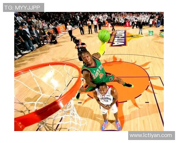 惊心动魄！司机配合扣篮大赛险遭重创，最后被扣篮人“飞车”出场